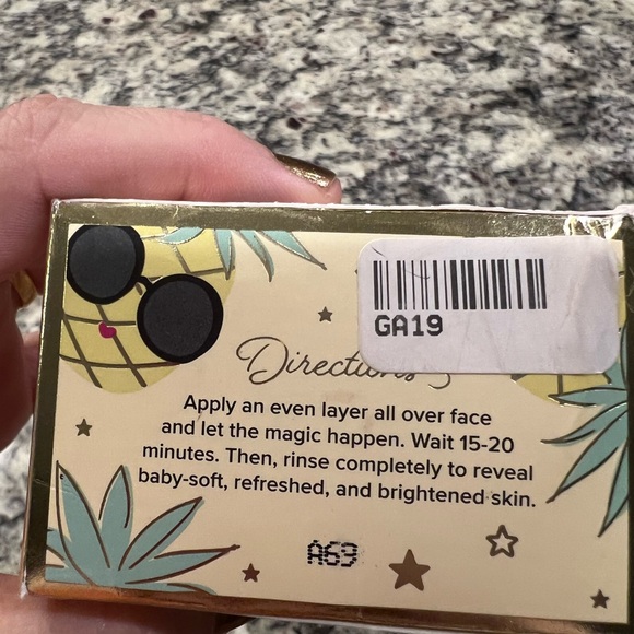 Too Faced Pineapple Glow face mask - Picture 3 of 7